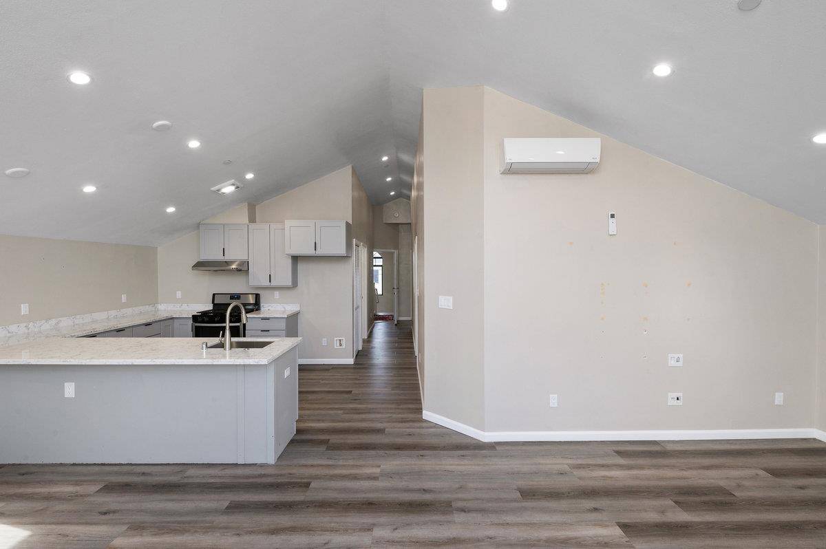 Oakland, CA 94606,1434 8th Avenue
