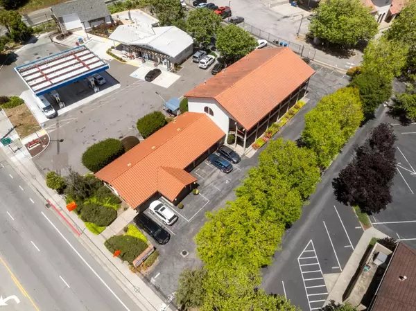 Capitola, CA 95010,830 Bay Avenue