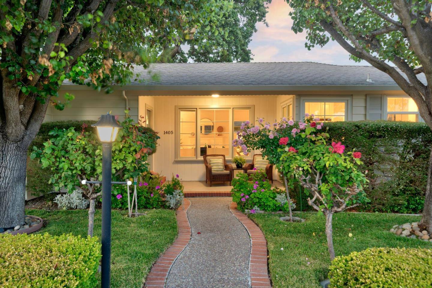 San Carlos, CA 94070,1405 Oakhurst Avenue
