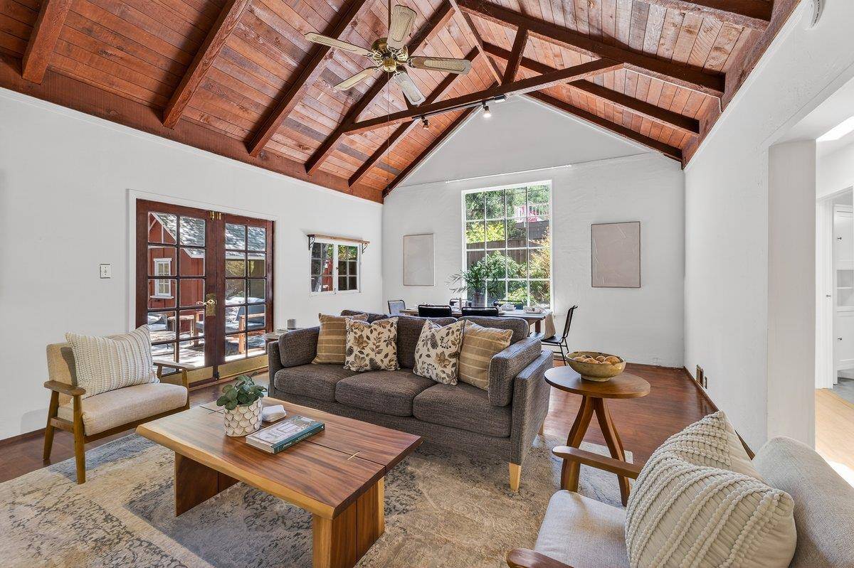 11 Southbank Road, Carmel Valley, CA 93924