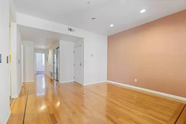 San Francisco, CA 94134,341 Stoneridge Lane #5103