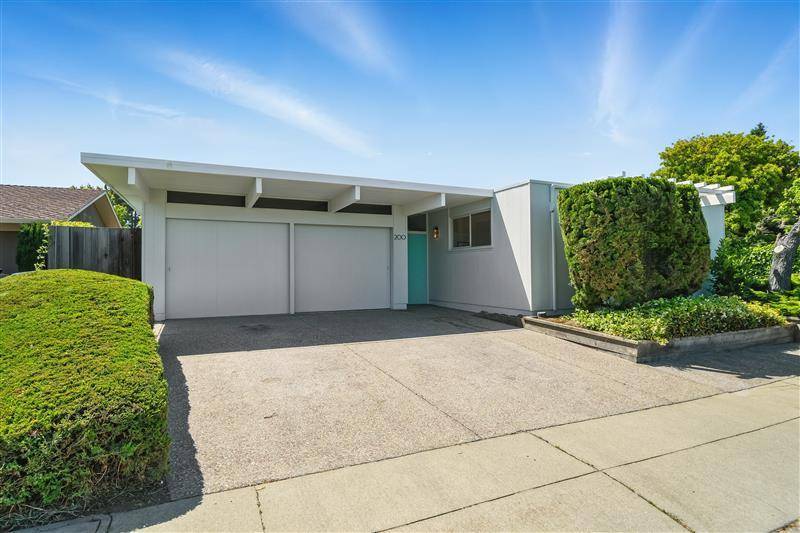 200 Loon Court, Foster City, CA 94404