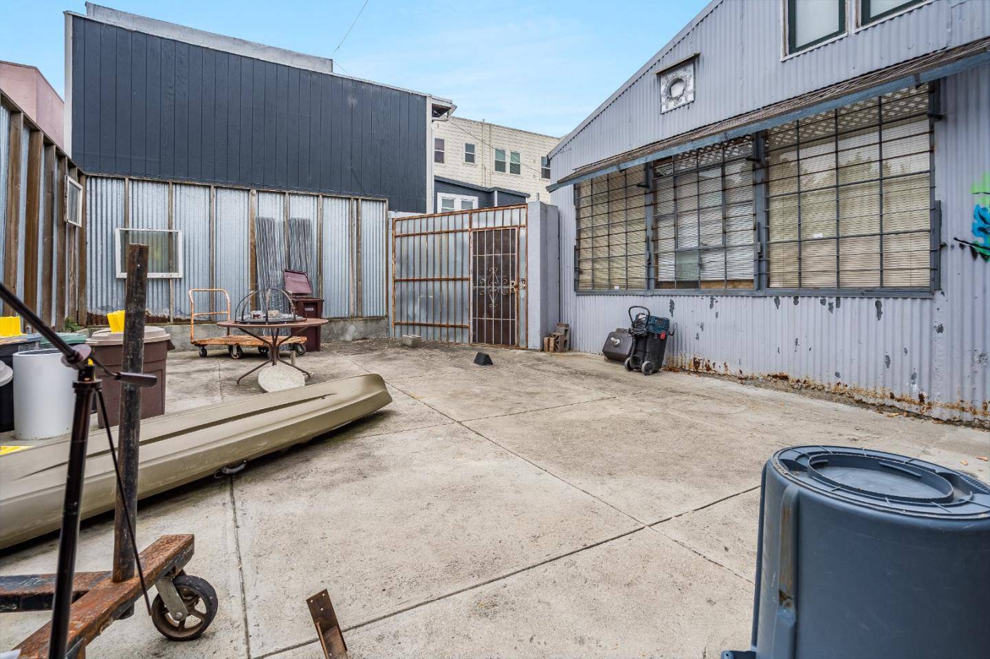 Oakland, CA 94608,5526 San Pablo Avenue