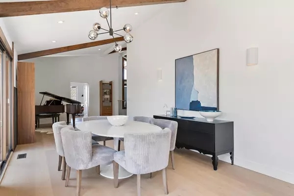 San Carlos, CA 94070,997 Crestview Drive