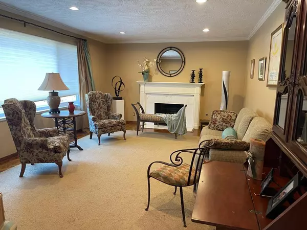 Hillsborough, CA 94010,55 Glengarry Way
