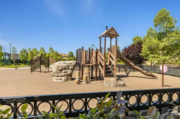 Milpitas, CA 95035,1496 Nightshade Road #40