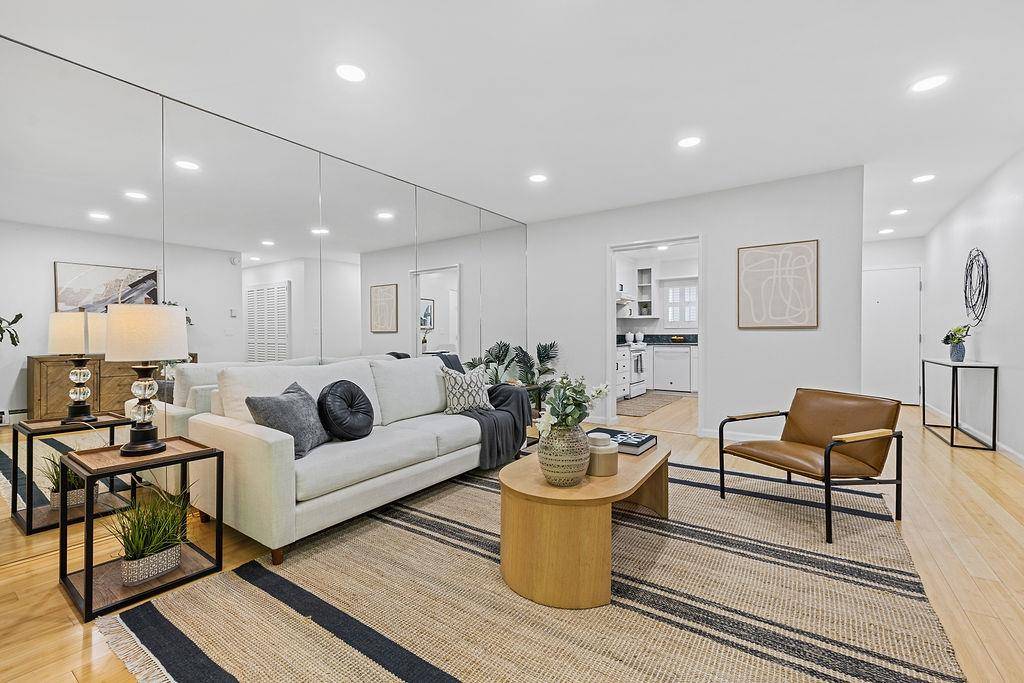 San Francisco, CA 94114,4096 17th Street #308