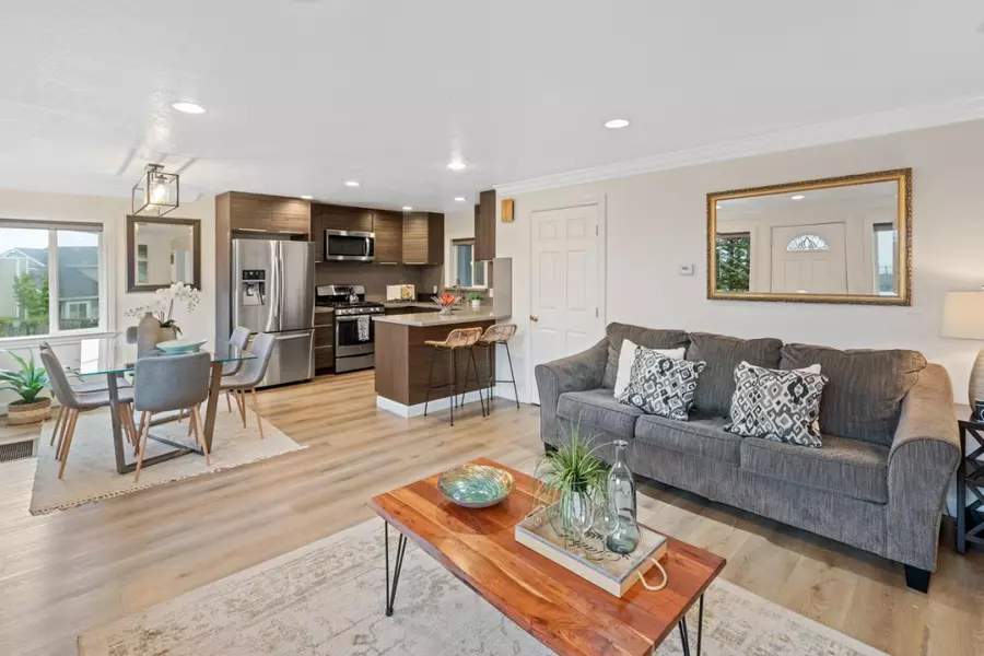 301 Channing Way, Pacifica, CA 94044