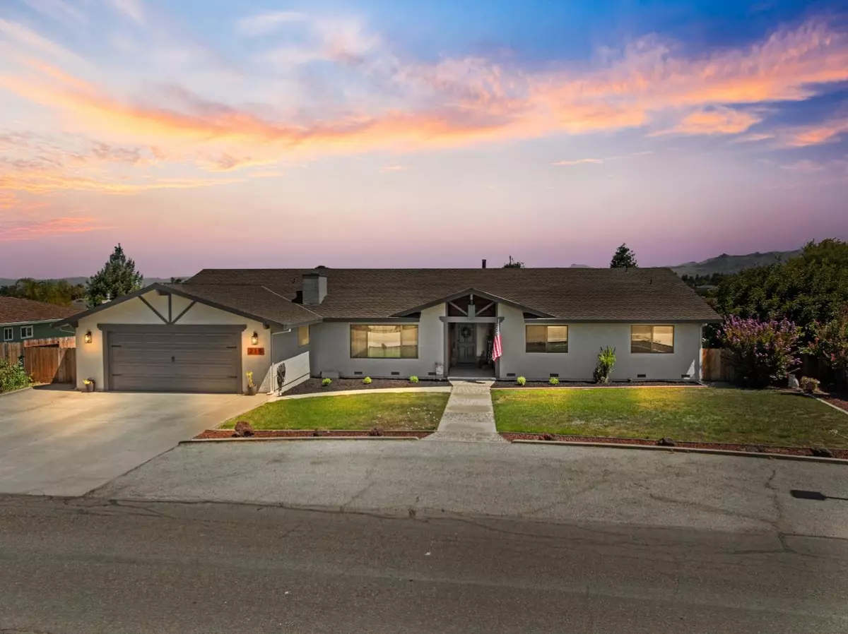 Hollister, CA 95023,215 Rays Circle