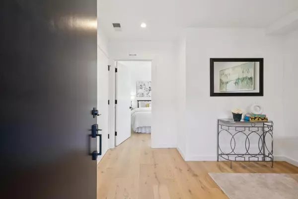 Burlingame, CA 94010,1433 Floribunda Avenue #2