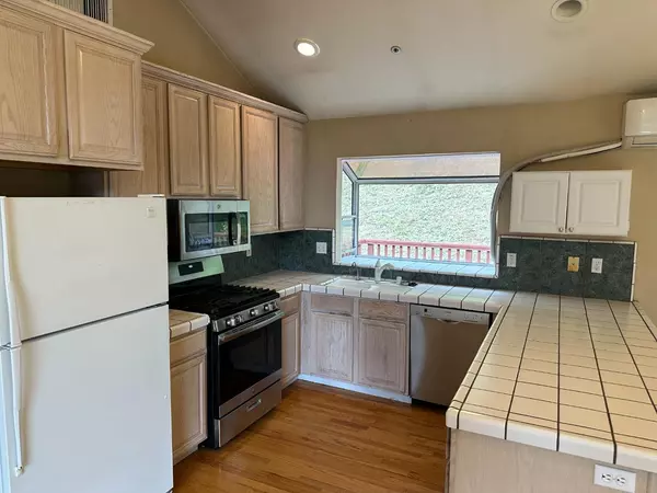 Los Gatos, CA 95033,25060 Soquel San Jose Road