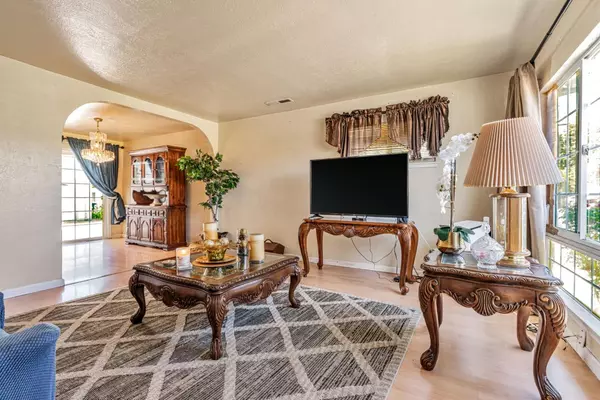 Redwood City, CA 94061,130 Cypress Street