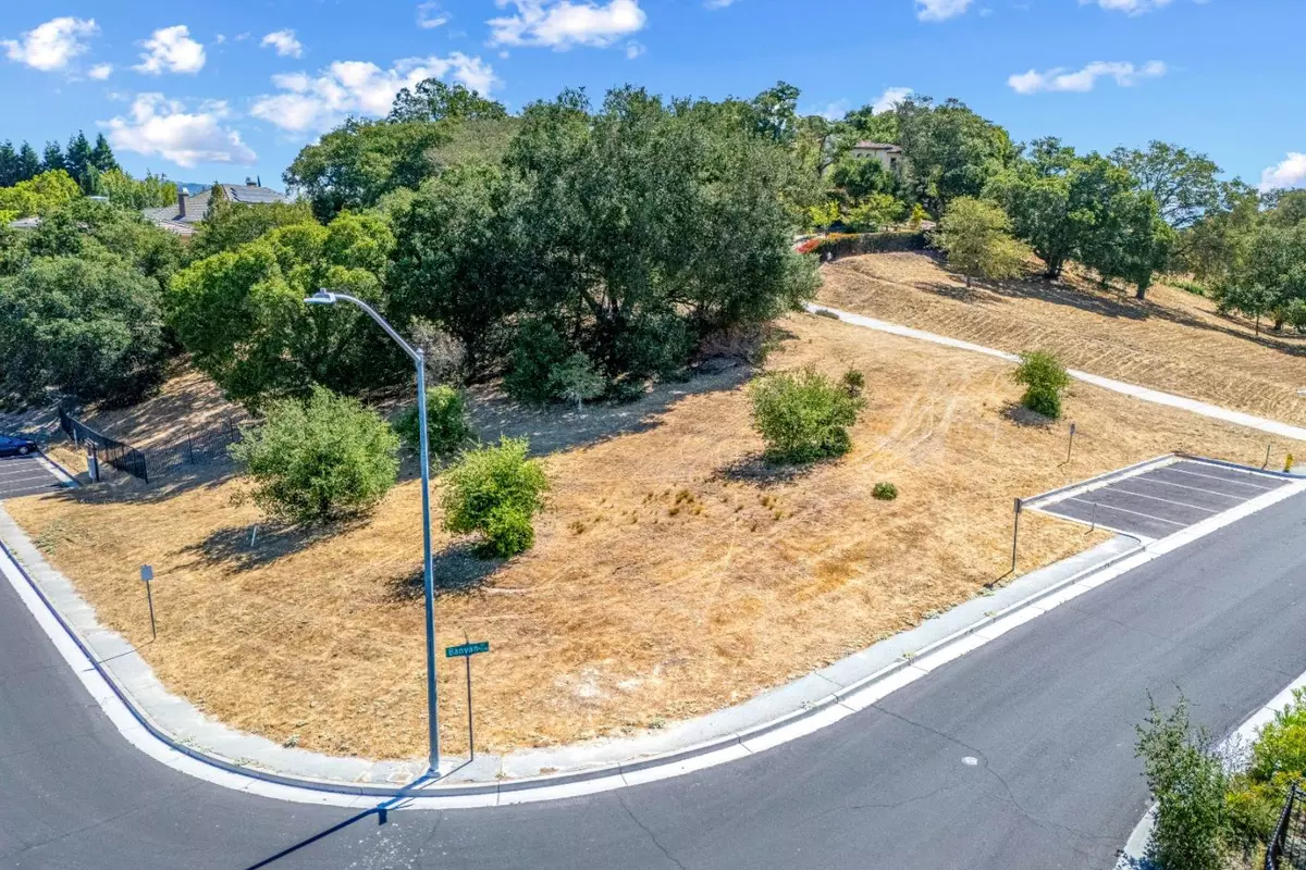 Gilroy, CA 95020,2393 Banyan Street