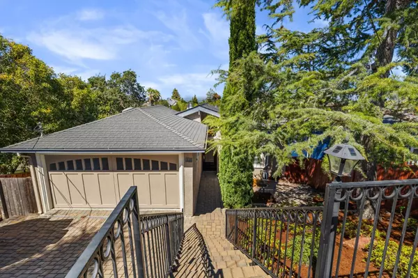 875 Sunset Drive, San Carlos, CA 94070