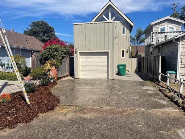 410 35th Avenue, Santa Cruz, CA 95062