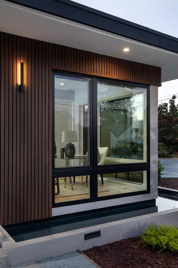 Los Altos, CA 94024,1686 Parkhills Avenue