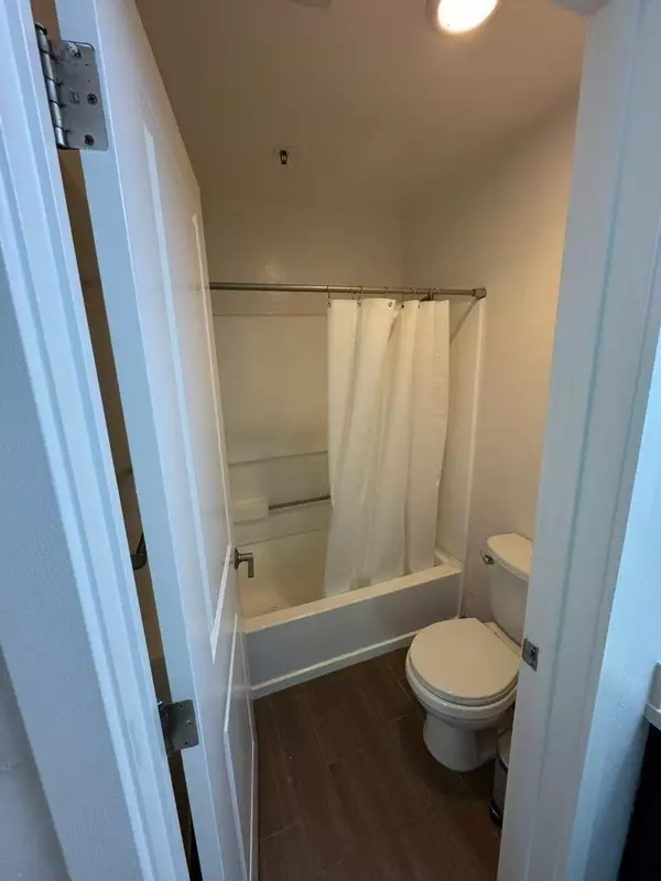 Emeryville, CA 94608,6400 Christie Avenue #3220