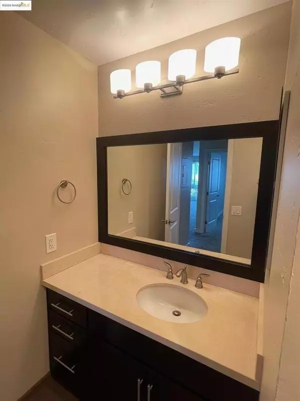Emeryville, CA 94608,6400 Christie Avenue #3220