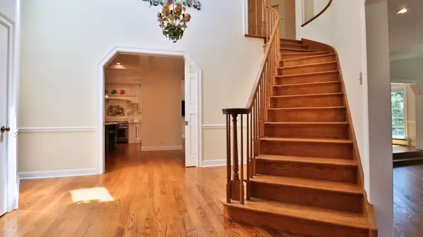 Palo Alto, CA 94303,200 Iris Way