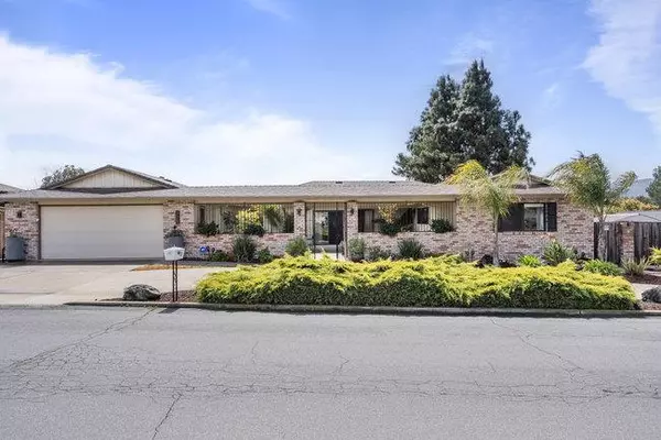 725 Ridgemark Drive, Hollister, CA 95023