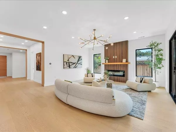 Palo Alto, CA 94303,883 Rorke Way