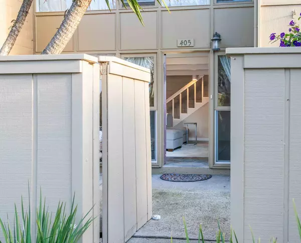 Monterey, CA 93940,451 Dela Vina Avenue #405