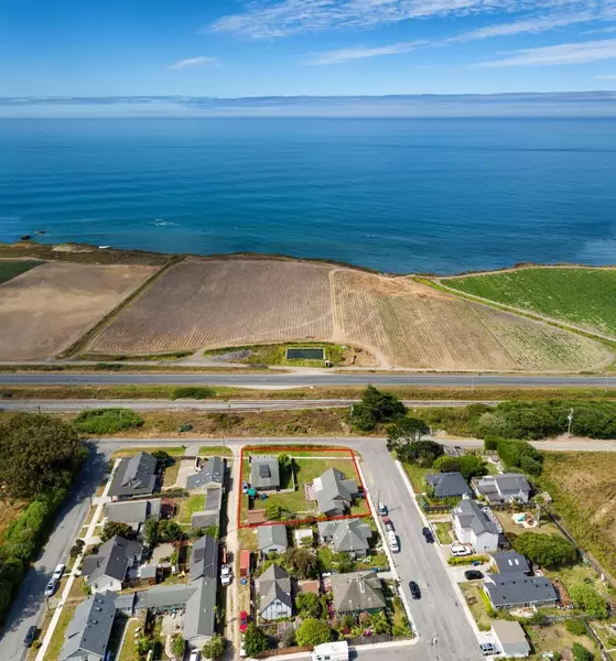 2 3rd Avenue, Davenport, CA 95017