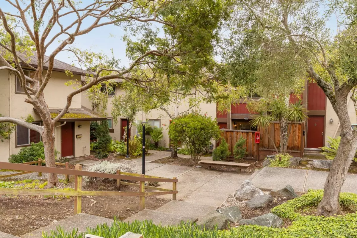 Pacifica, CA 94044,1181 Oddstad Boulevard