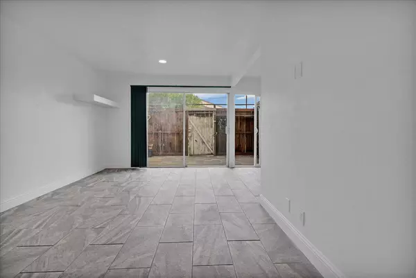 Salinas, CA 93905,914 Acosta Plaza #32