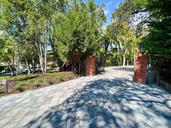 Hillsborough, CA 94010,85 Fagan Drive