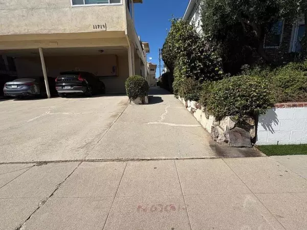 Los Angeles, CA 90049,11719 Mayfield Avenue #APT 1