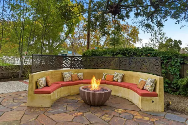 Palo Alto, CA 94301,1221 Hopkins Avenue