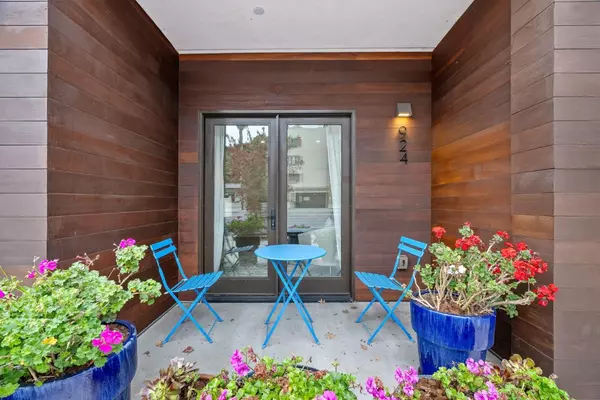 Redwood City, CA 94061,924 Woodside Road