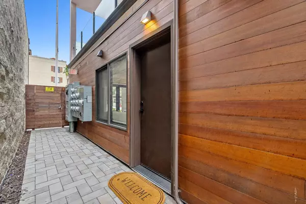 Redwood City, CA 94061,924 Woodside Road