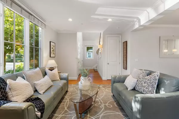 Redwood City, CA 94061,1587 Kentfield Avenue