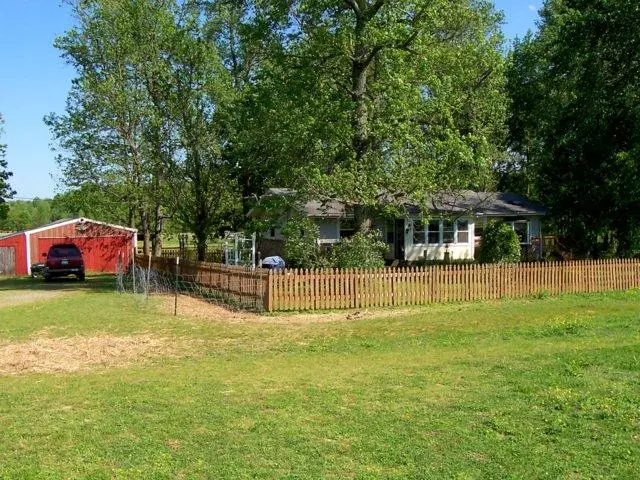 125 Shun Pike, Cottontown, TN 37048