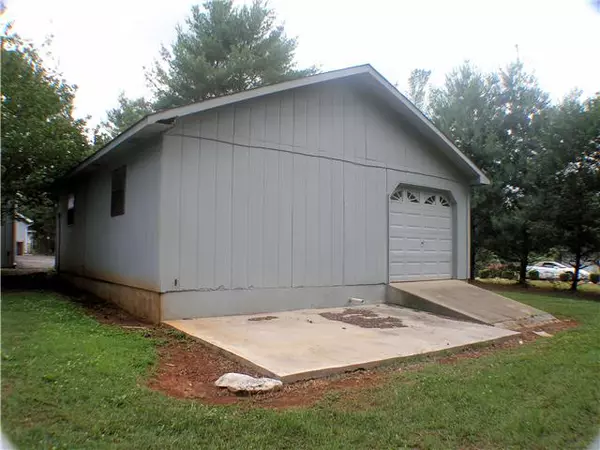 Winchester, TN 37398,90 Lake Lane