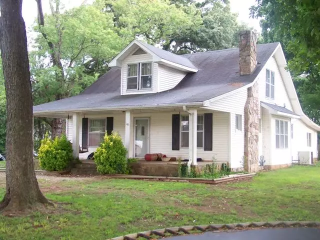 406 Cumberland St W, Cowan, TN 37318