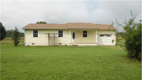 905 Shelly Rd, Decherd, TN 37324