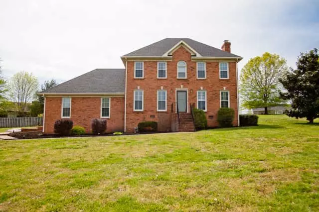 805 Overview Dr, Cottontown, TN 37048