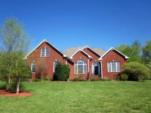 1069 Hall Cemetery Rd, Burns, TN 37029