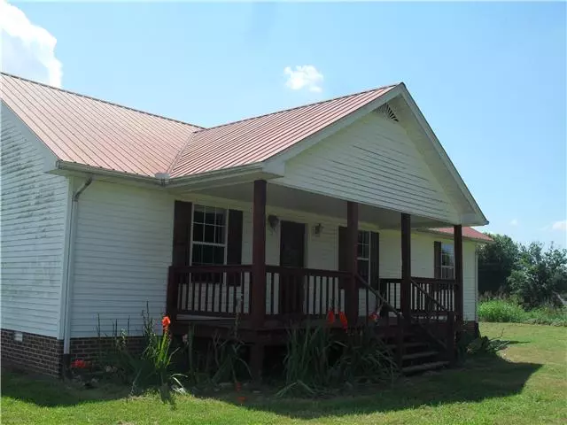 1379 Carthage Rd, Red Boiling Springs, TN 37150