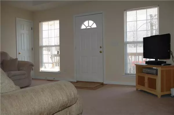 Charlotte, TN 37036,1009 Red Oak Rd