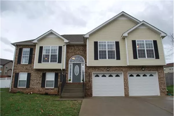 Clarksville, TN 37040,527 Winding Bluff Way