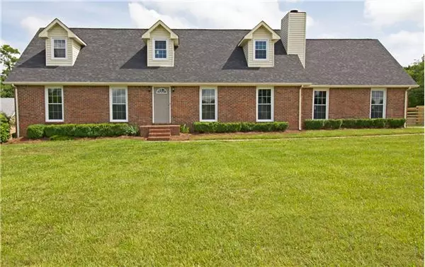 102 Pennsylvania Ave, White House, TN 37188