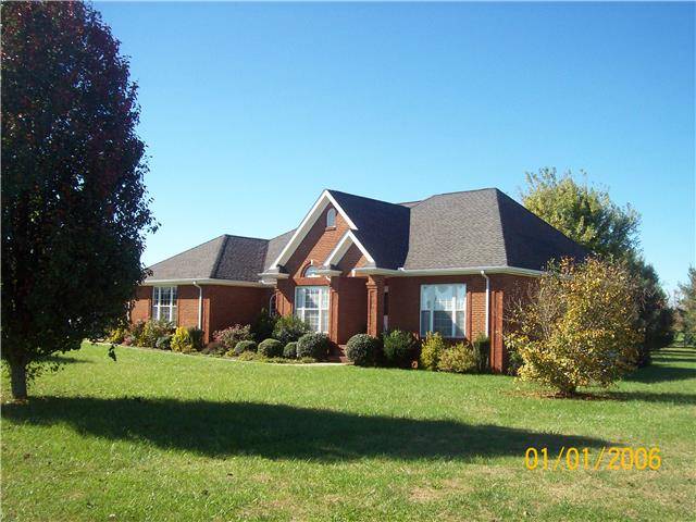300 Michael Cir, Lafayette, TN 37083