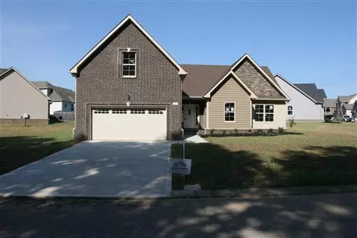 205 E Winterberry Trl, White House, TN 37188