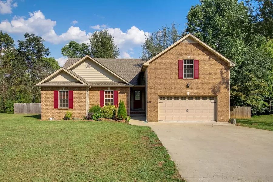 530 Glenstone Springs Dr, Clarksville, TN 37043