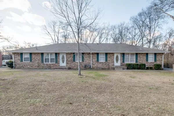 1102 Glaze Ct, Murfreesboro, TN 37130