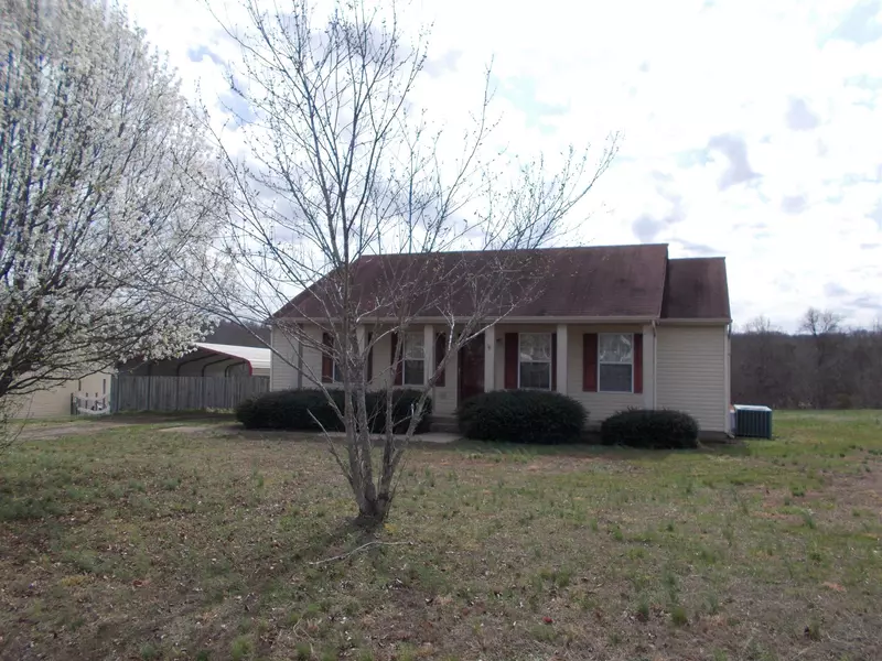 1013 Deerfield Dr, Chapmansboro, TN 37035